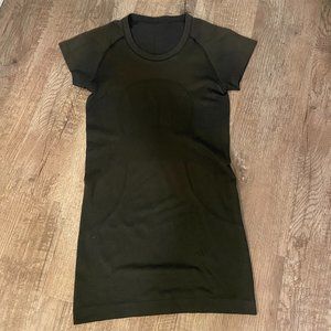 Lulu Lemon Swiftly Tech short sleeve shirt